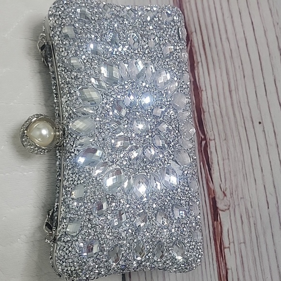 Elegant Silver Rhinestone Embellished Dress Bag. - Picture 4 of 6